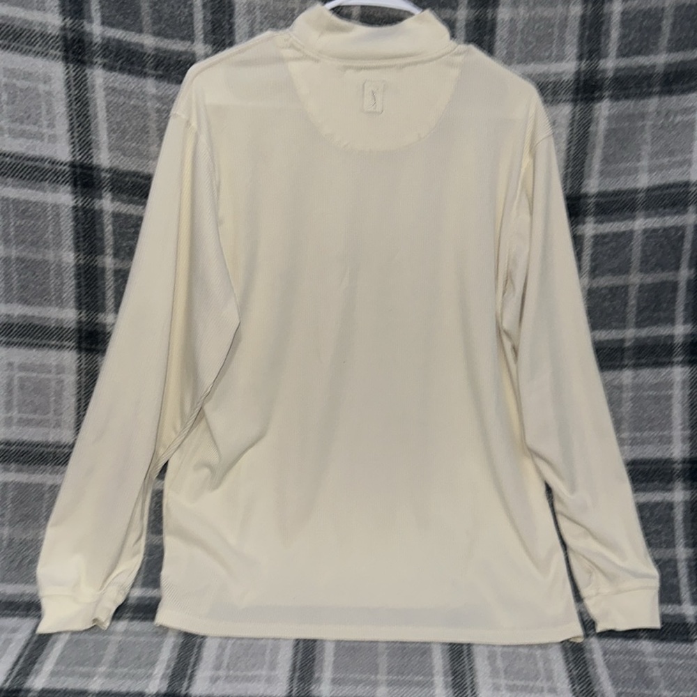 Performance sweater. - Picture 2 of 4